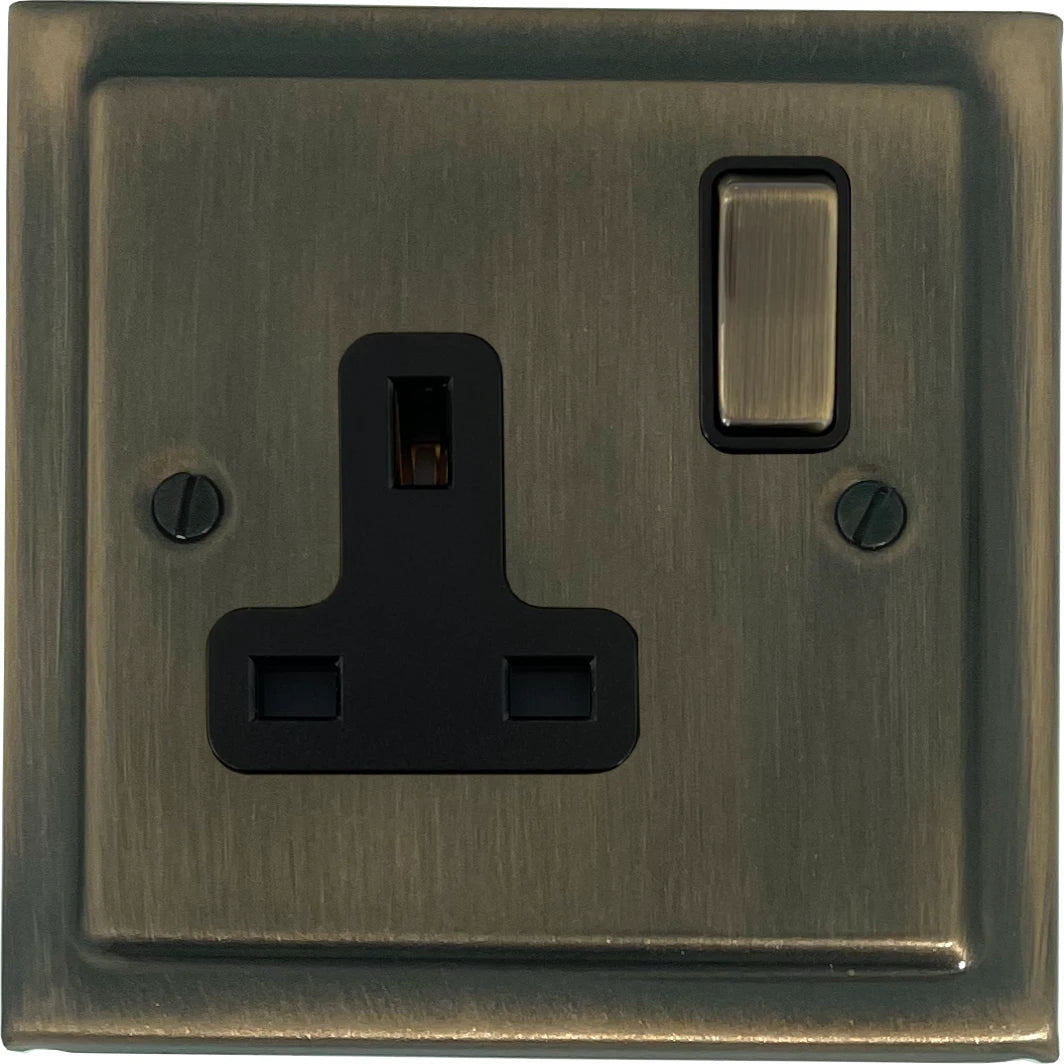 Victorian Antique Brass 1 Gang Socket (Brass Switch)